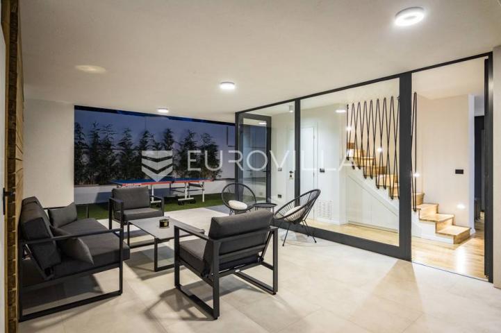 Istra, Medulin, prekrasna moderna dvojna vila 220 m²