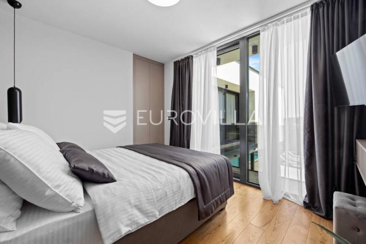 Istra, Medulin, prekrasna moderna dvojna vila 220 m²
