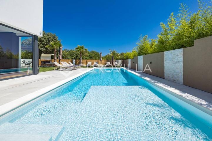 Istra, Medulin, prekrasna moderna dvojna vila 220 m²