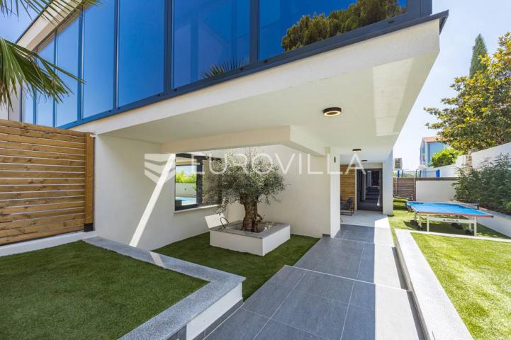 Istra, Medulin, prekrasna moderna dvojna vila 220 m²