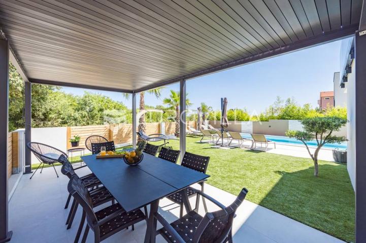 Istra, Medulin, prekrasna moderna dvojna vila 220 m²