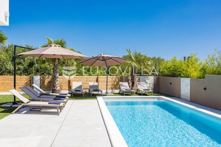 Istra, Medulin, prekrasna moderna dvojna vila 220 m²