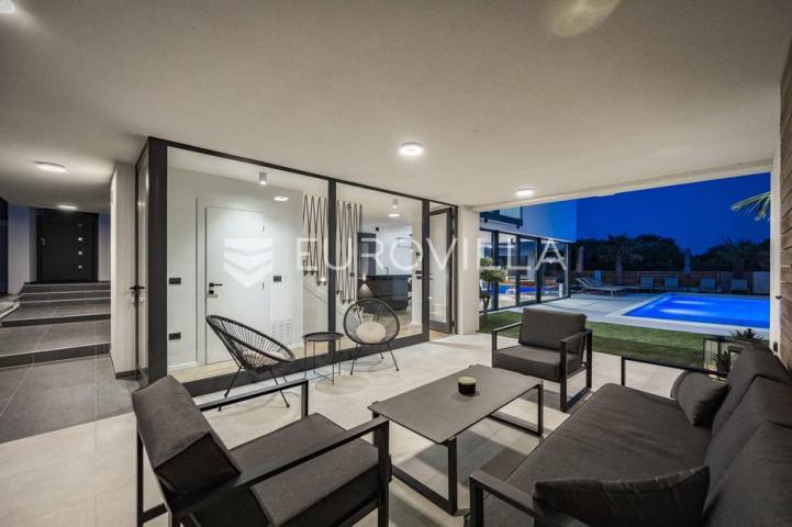 Istra, Medulin, prekrasna moderna dvojna vila 220 m²