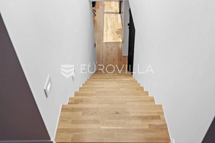 Istra, Medulin, prekrasna moderna dvojna vila 220 m²