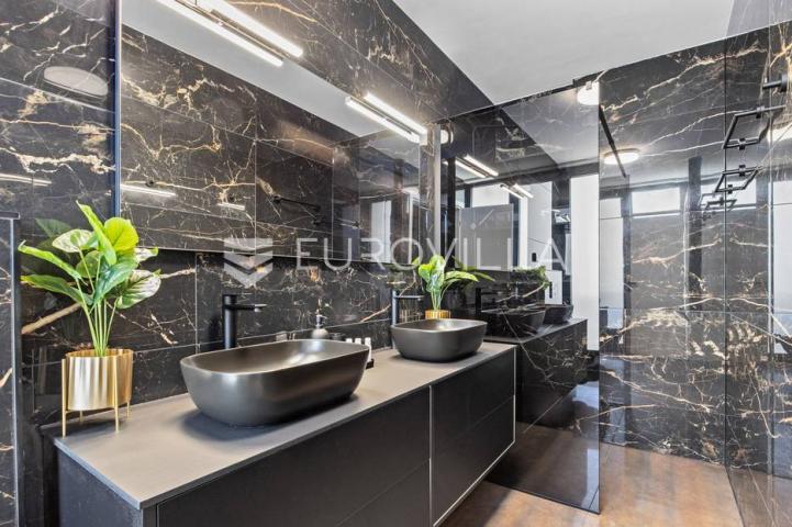 Istra, Medulin, prekrasna moderna dvojna vila 220 m²