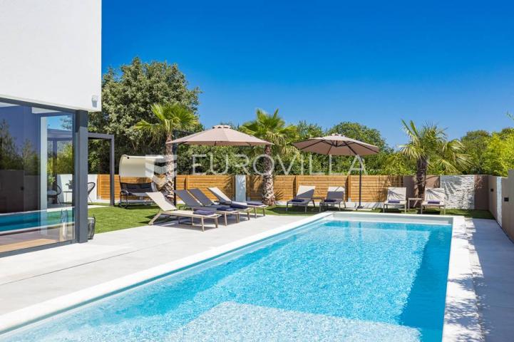 Istra, Medulin, prekrasna moderna dvojna vila 220 m²
