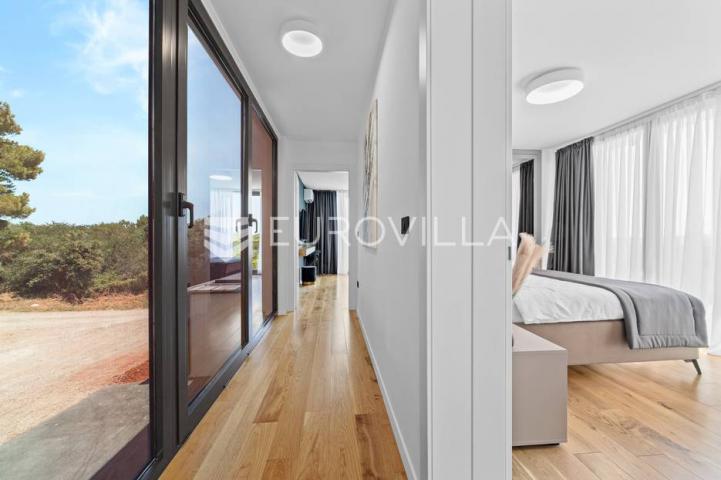 Istra, Medulin, prekrasna moderna dvojna vila 220 m²