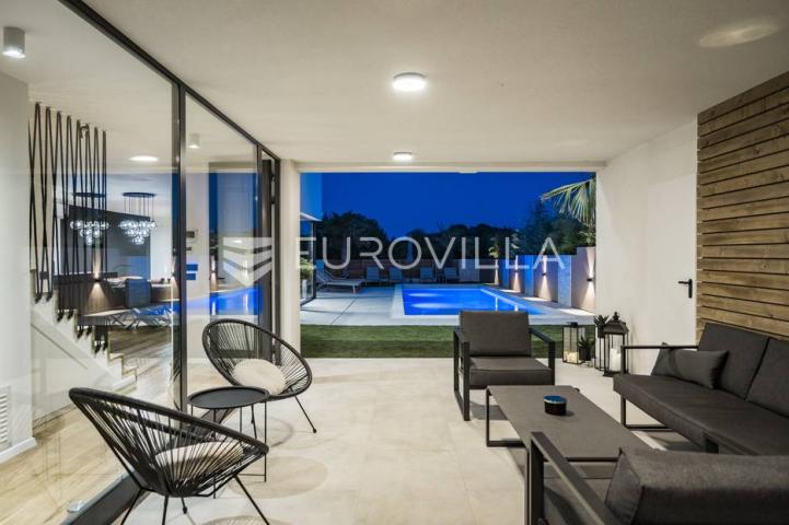 Istra, Medulin, prekrasna moderna dvojna vila 220 m²