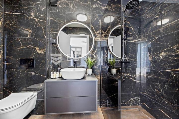 Istra, Medulin, prekrasna moderna dvojna vila 220 m²