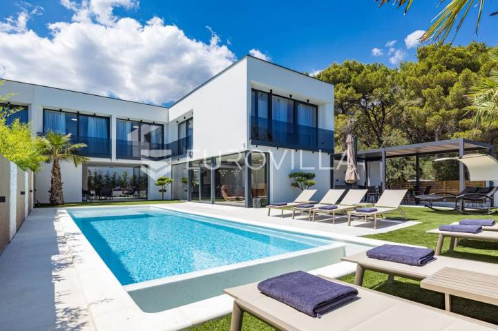 Istra, Medulin, prekrasna moderna dvojna vila 220 m²