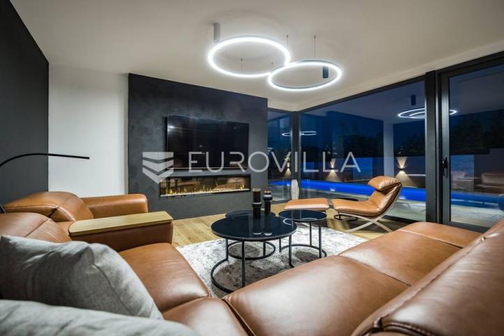 Istra, Medulin, prekrasna moderna dvojna vila 220 m²