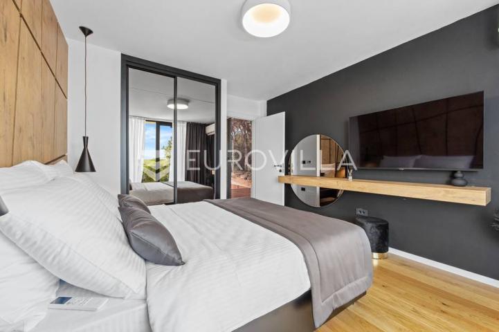 Istra, Medulin, prekrasna moderna dvojna vila 220 m²