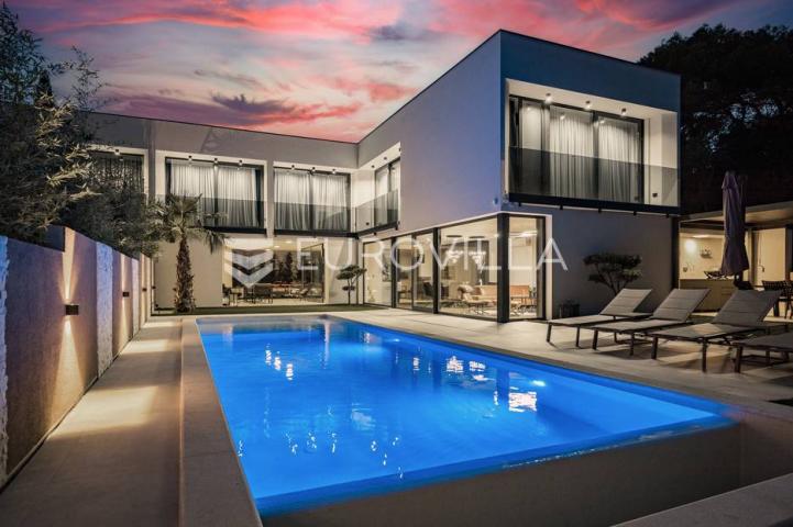 Istra, Medulin, prekrasna moderna dvojna vila 220 m²