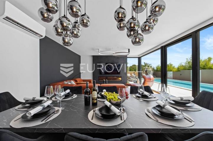 Istra, Medulin, prekrasna moderna dvojna vila 220 m²