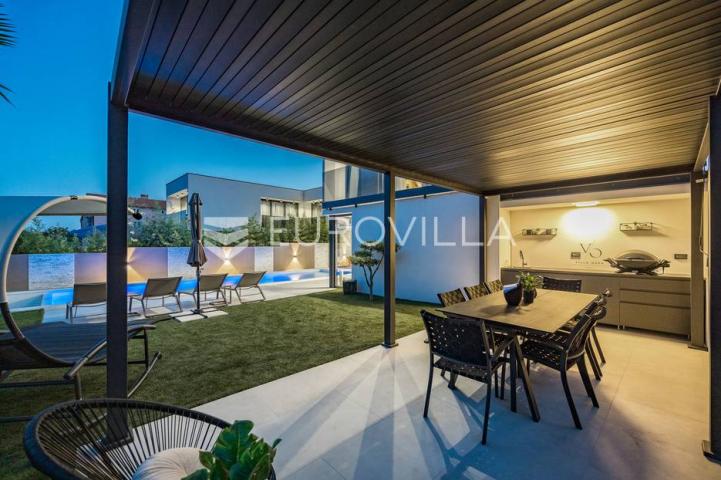 Istra, Medulin, prekrasna moderna dvojna vila 220 m²