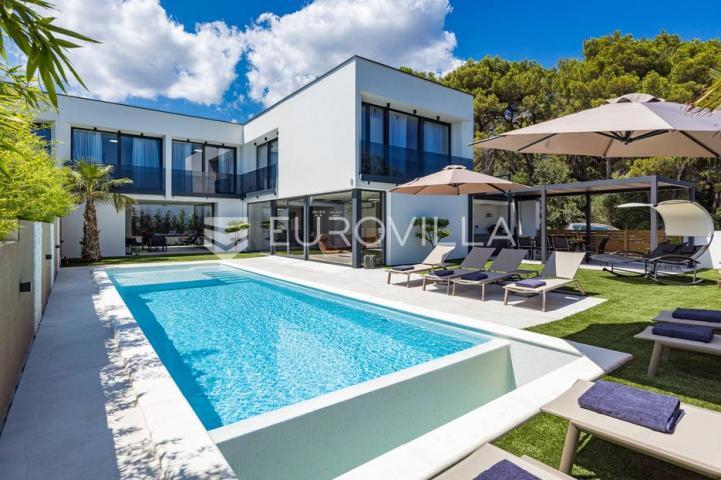 Istra, Medulin, prekrasna moderna dvojna vila 220 m²