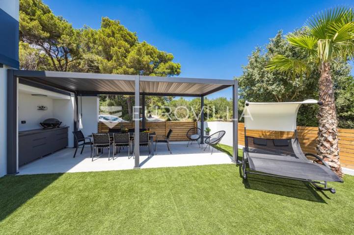 Istra, Medulin, prekrasna moderna dvojna vila 220 m²