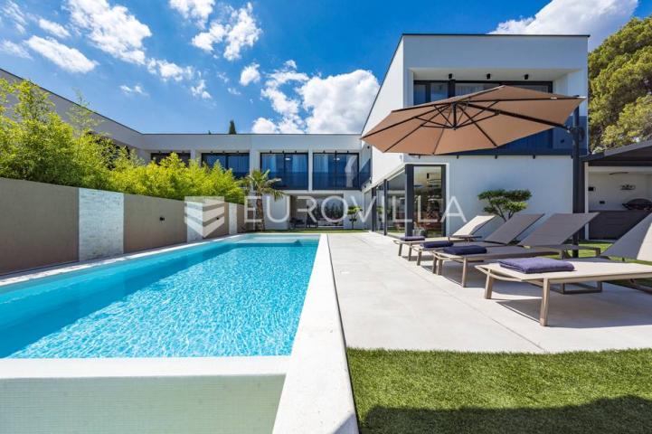 Istra, Medulin, prekrasna moderna dvojna vila 220 m²