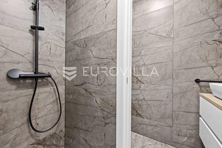 Istra, Medulin, prekrasna moderna dvojna vila 220 m²