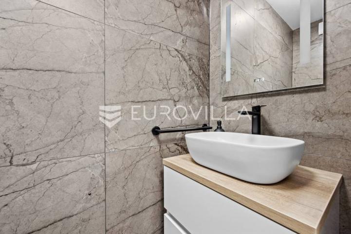 Istra, Medulin, prekrasna moderna dvojna vila 220 m²