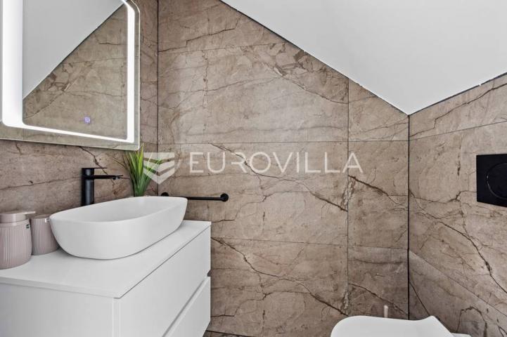 Istra, Medulin, prekrasna moderna dvojna vila 220 m²