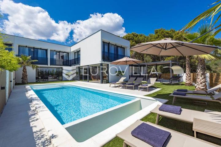 Istra, Medulin, prekrasna moderna dvojna vila 220 m²
