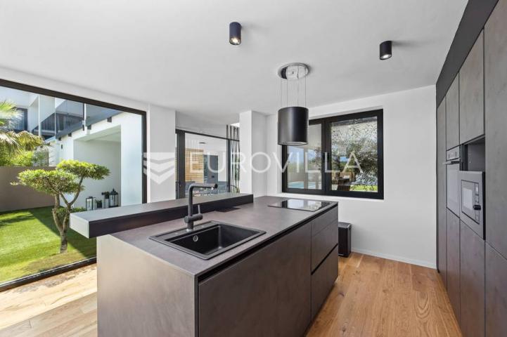 Istra, Medulin, prekrasna moderna dvojna vila 220 m²
