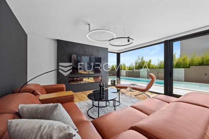 Istra, Medulin, prekrasna moderna dvojna vila 220 m²