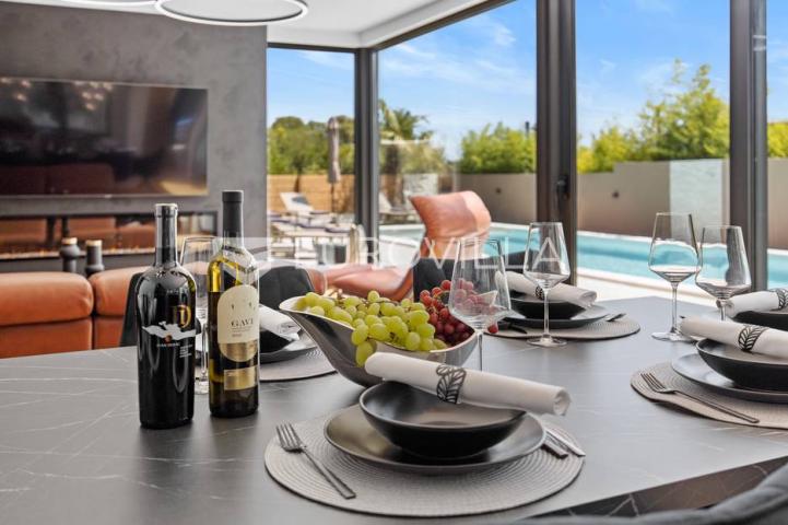 Istra, Medulin, prekrasna moderna dvojna vila 220 m²