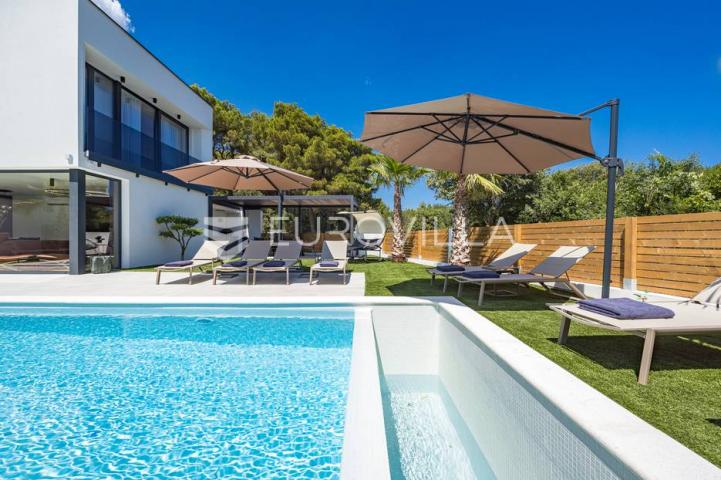 Istra, Medulin, prekrasna moderna dvojna vila 220 m²