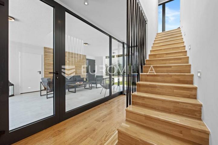 Istra, Medulin, prekrasna moderna dvojna vila 220 m²