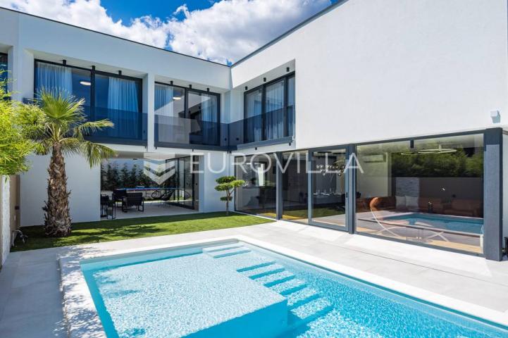 Istra, Medulin, prekrasna moderna dvojna vila 220 m²