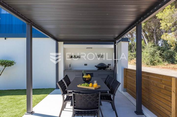 Istra, Medulin, prekrasna moderna dvojna vila 220 m²