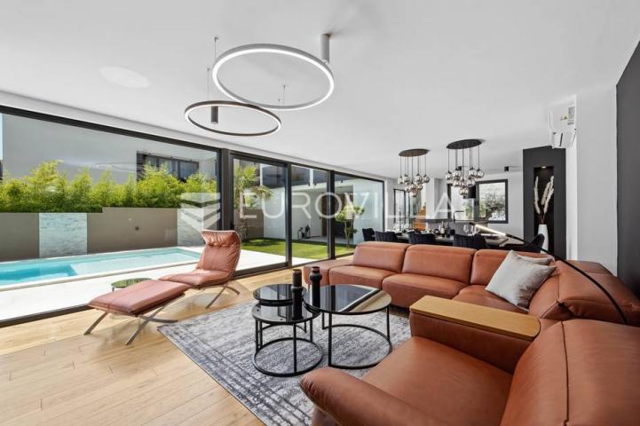 Istra, Medulin, prekrasna moderna dvojna vila 220 m²