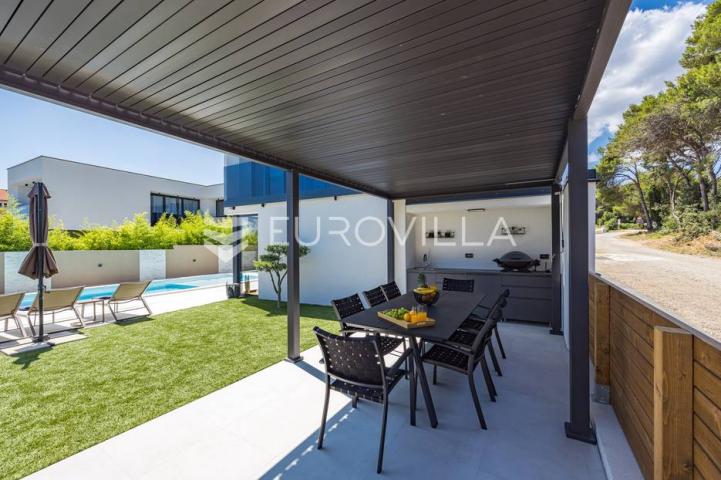 Istra, Medulin, prekrasna moderna dvojna vila 220 m²