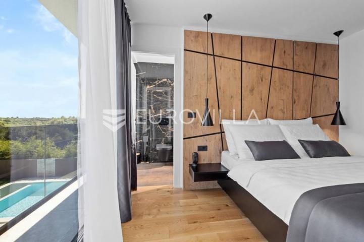 Istra, Medulin, prekrasna moderna dvojna vila 220 m²