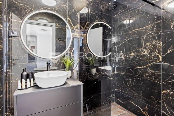 Istra, Medulin, prekrasna moderna dvojna vila 220 m²