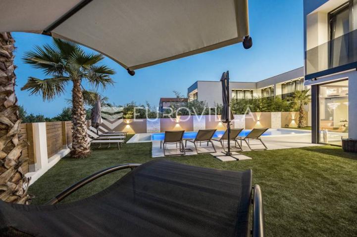 Istra, Medulin, prekrasna moderna dvojna vila 220 m²