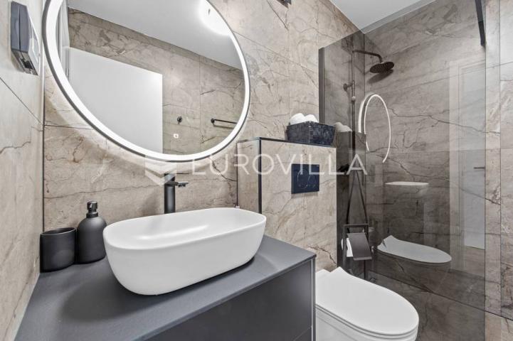 Istra, Medulin, prekrasna moderna dvojna vila 220 m²