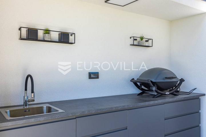 Istra, Medulin, prekrasna moderna dvojna vila 220 m²