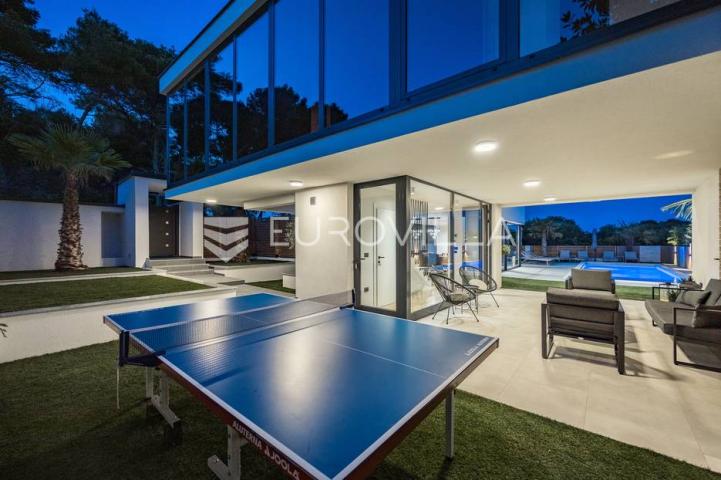 Istra, Medulin, prekrasna moderna dvojna vila 220 m²