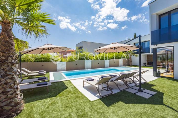 Istra, Medulin, prekrasna moderna dvojna vila 220 m²