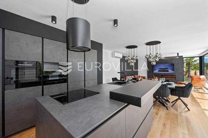 Istra, Medulin, prekrasna moderna dvojna vila 220 m²