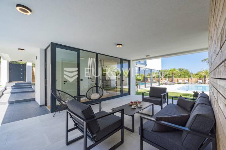 Istra, Medulin, prekrasna moderna dvojna vila 220 m²