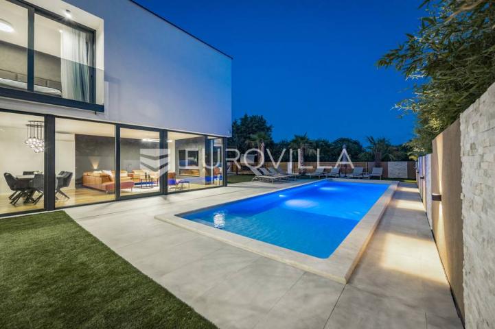 Istra, Medulin, prekrasna moderna dvojna vila 220 m²