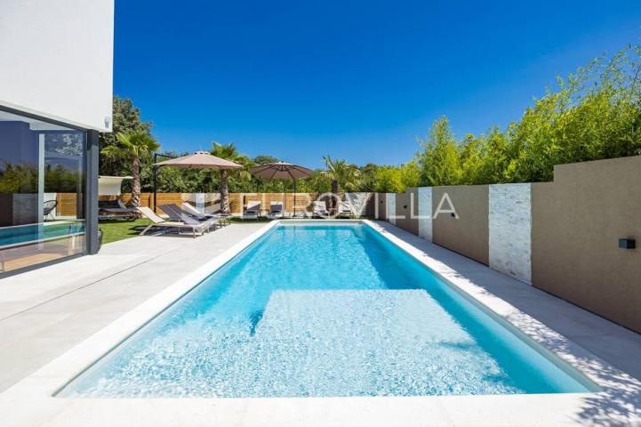 Istra, Medulin, prekrasna moderna dvojna vila 220 m²