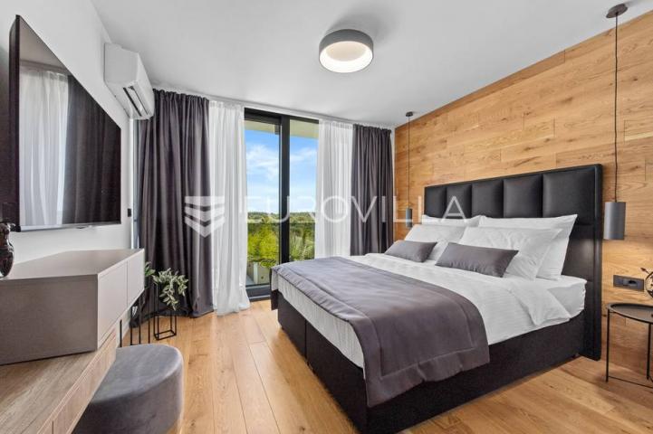 Istra, Medulin, prekrasna moderna dvojna vila 220 m²