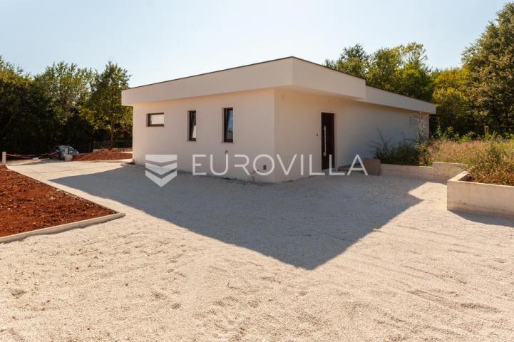 Istra, Labin, samostojeća vila s bazenom mirna lokacija 
