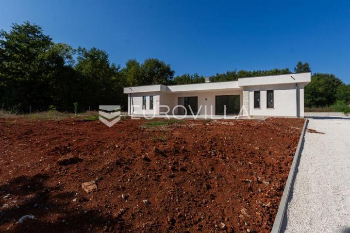 Istra, Labin, samostojeća vila s bazenom mirna lokacija 