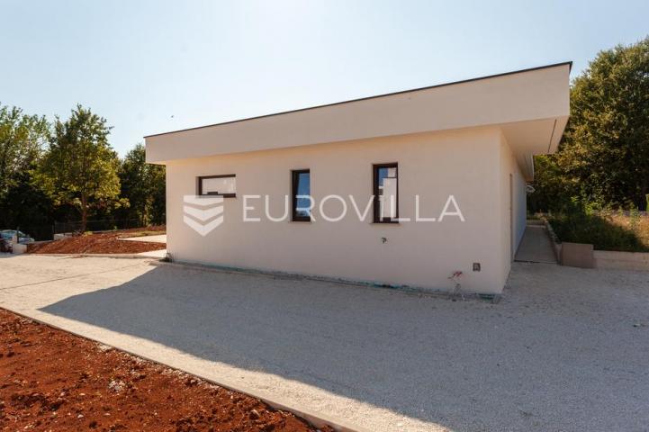 Istra, Labin, samostojeća vila s bazenom mirna lokacija 